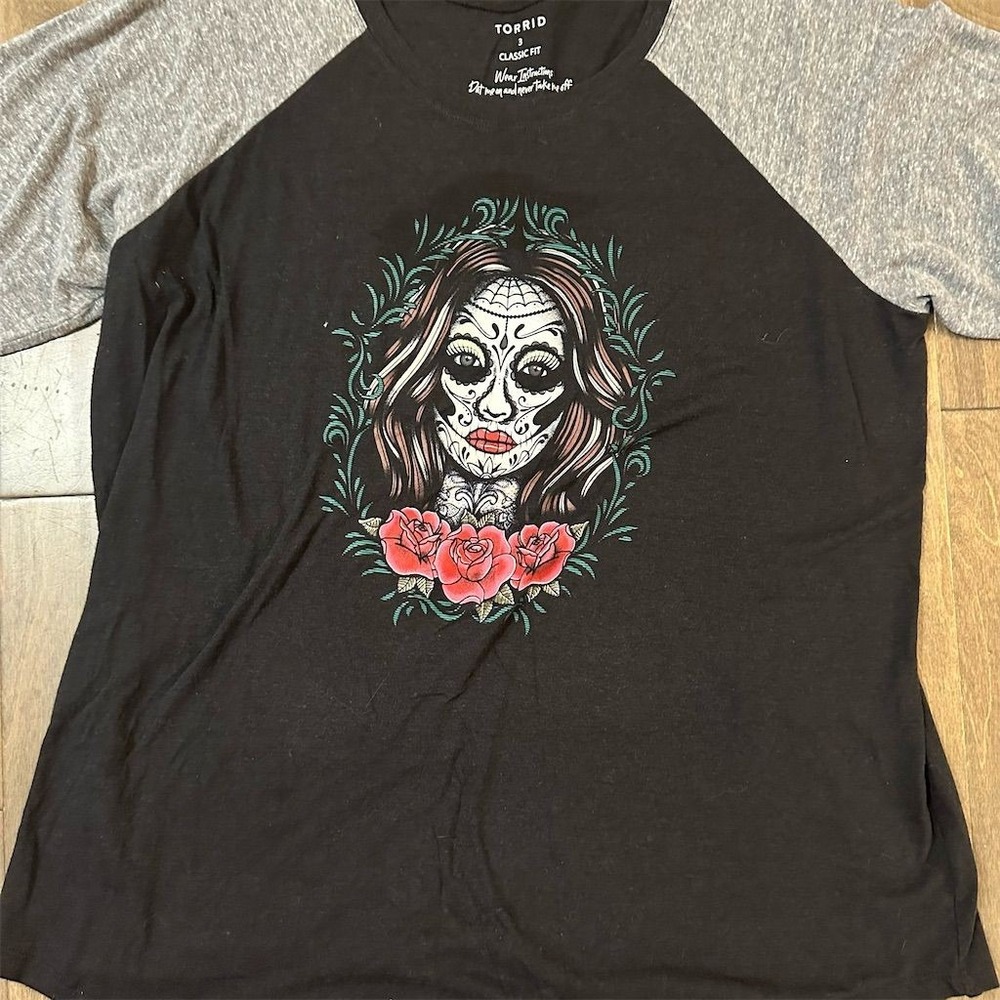 Torrid Women's Black Raglan Tee Size 3 Day‎ of the Dead Theme